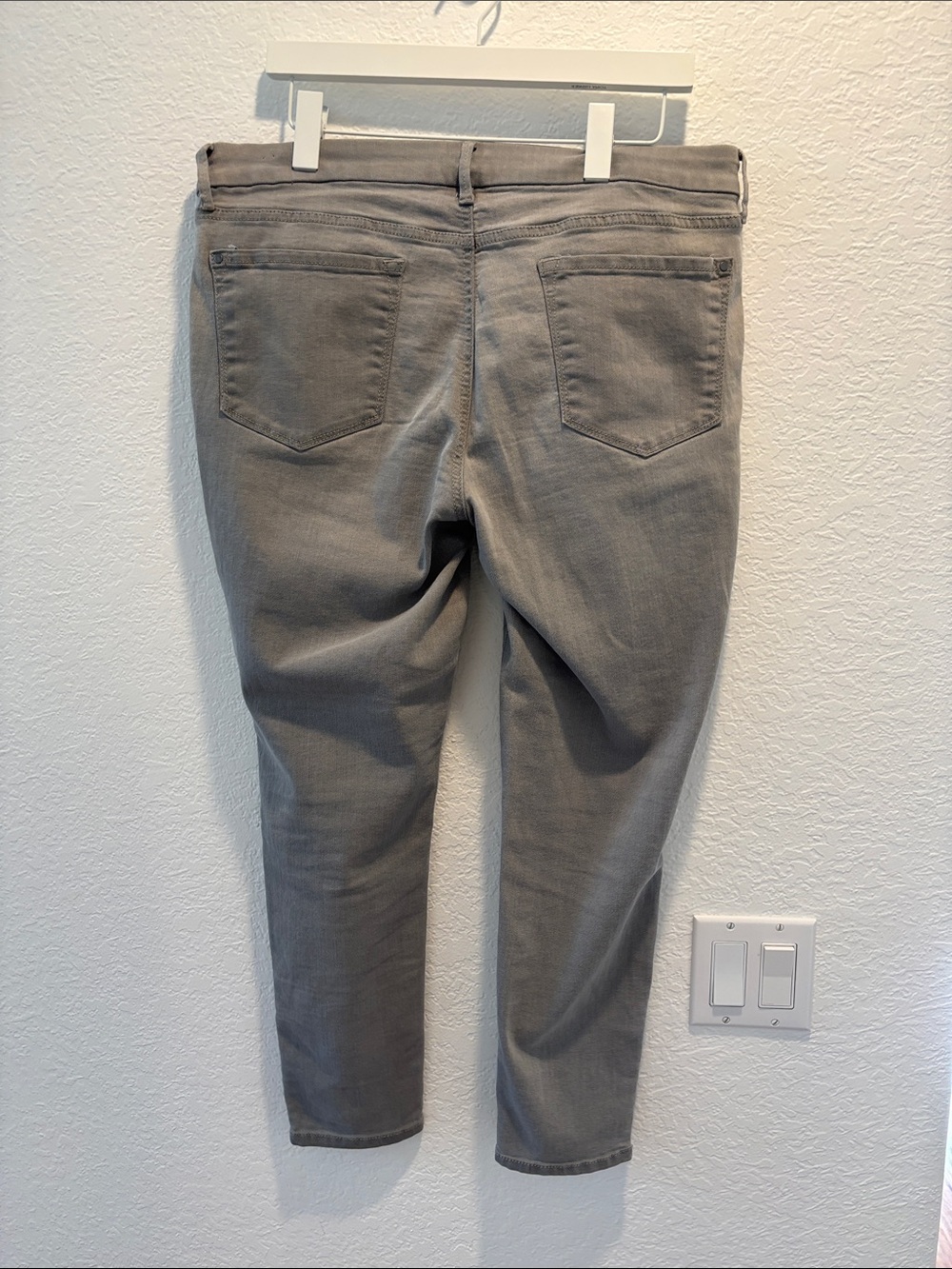 Apt. 9 Women's Gray Cropped Skinny Jeans with Ankle Zips 14 - Picture 4 of 7